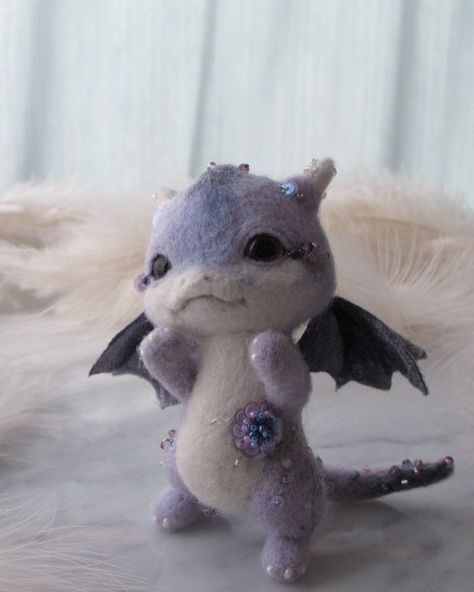 Cute Needle Felting, Needle Felting Ideas, Needle Felting Animals, Wool Felting Animals, Felting Animals, Felt Dragon, Needle Felted Cat, Needle Felting Diy, Felting Ideas