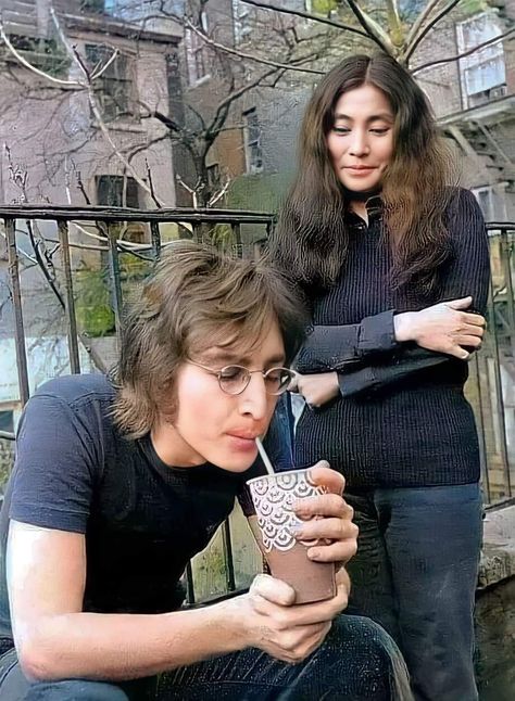 Jhon Lennon, John And Yoko, John Lennon Yoko Ono, Beatles Girl, John Lennon And Yoko, Imagine John Lennon, Beatles Pictures, John Lennon Beatles, Beatles Art