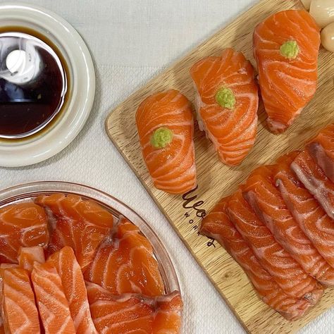 Sashimi Aesthetic, Naksu Alchemy Of Souls, Food Aethstetic, Alchemy Of Souls, Salmon Sashimi, Best Sushi, Sushi Recipes, Japan Food, Food Obsession