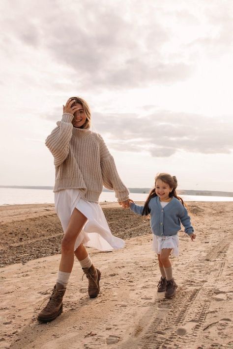 Beach Sunset Family Photos Outfits Color Schemes, Boho Cottage Core Outfits, Cabin Family Photoshoot, Mom And Daughter Style, Kenna Bangerter, Casual Photoshoot Outfits, Mother Photoshoot, Kids Photoshoot Ideas, Family Outdoor Photoshoot