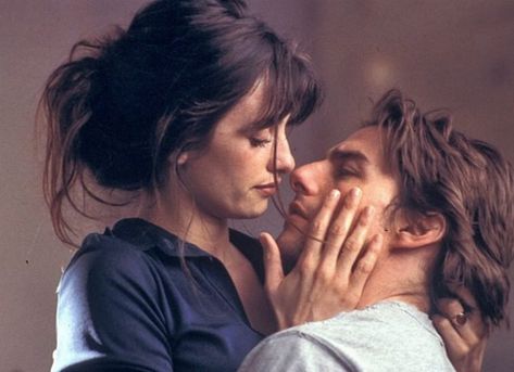 15 Best Romantic Movies with Convincing On-Screen Chemistry (2018) Penelope Cruz And Tom Cruise, Vanilla Sky Penelope Cruz, Tom Cruise Vanilla Sky, Penelope Cruz Vanilla Sky, Vanilla Sky Movie, Jamie Hince, Brian Austin Green, Vanilla Sky, Liza Minnelli