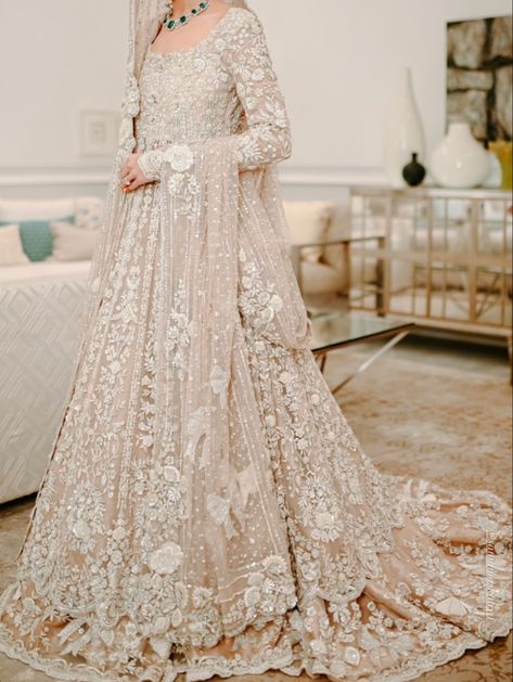 Valima Bride, Nikkah Bride, Nikah Outfit, Nikah Dress, Walima Dress, Desi Wedding Dresses, Nikkah Dress, Wedding Lehenga Designs, Asian Bridal Dresses