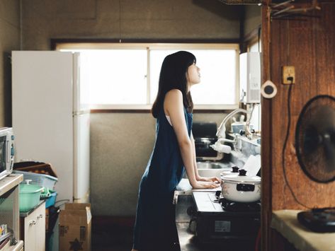 Peace of Mind Old Fashioned Kitchen, Traditional Japanese House, Japanese Lifestyle, Soap Bubbles, Fill Light, Colorful Portrait, Small Studio, Influencers Fashion, Lens Flare