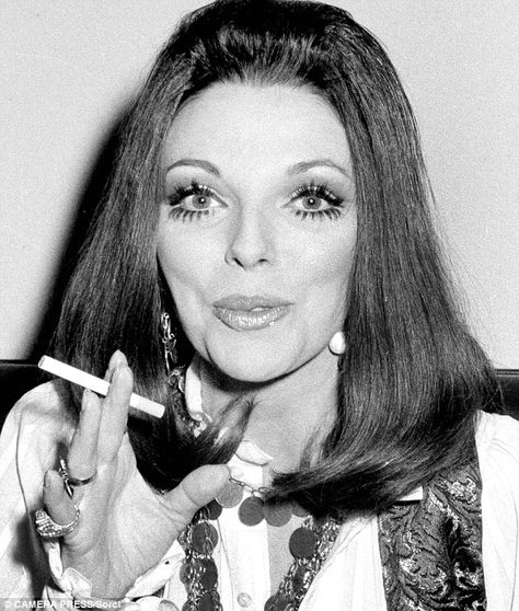 Dynasty diva: Even the ever-sophisticated Dame Joan Collins enjoyed a cigarette in the Six... Celebrity Smokers, Alexis Carrington, Dame Joan Collins, Jackie Collins, Candid Pictures, Crochet Outfits, Angie Dickinson, The Fifties, Joan Collins