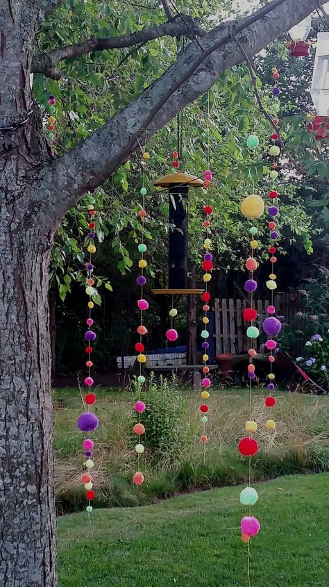 Outdoor Festival Decorations, Outdoor Festival Decor, Festival Decorations Outdoor, Diy Festival Decorations, Spring Festival Ideas, Backyard Festival, Tree Decorations Outdoor, Outfit Festa, Festival Garden Party