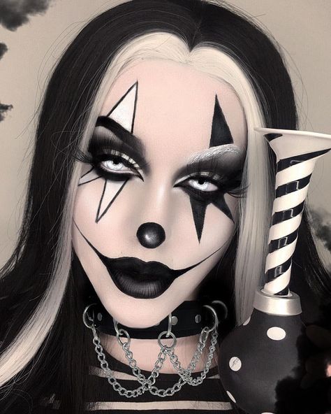 Katii Firecat on Instagram: “31 DAYS OF HALLOWEEN Day 4: Black & White Clown 🖤🤍💀 This look turned out so cute and y’all would not believe how hard it was to find this…” Jester Makeup, Scary Clown Costume, Black And White Clown, Makeup Clown, Halloween Makeup Clown, Black And White Makeup, Black White Halloween, Scary Clown Makeup, Festival Make Up