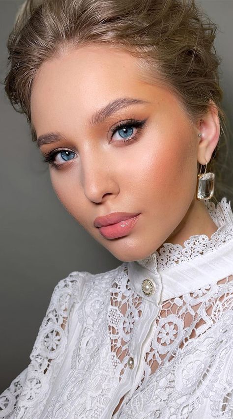 49 Incredibly Beautiful Soft Makeup Looks For Any Occasion : Soft Glam Makeup Look Bridal Makeup Lip Color, Natural Peachy Makeup, Bridal Makeup Fair Skin, Wedding Makeup Fair Skin, Soft Bridal Makeup Romantic, Bridal Makeup For Fair Skin, Shaadi Makeup, Vintage Makeup Wedding, Romantic Bridal Makeup