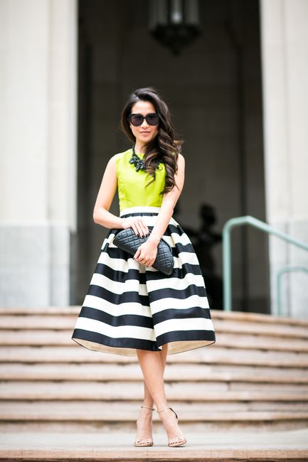 Striped Skirt Outfit, Midi Outfits, Green Sleeveless Blouse, Striped Midi Skirt, Trendy Skirts, Black And White Skirt, Striped Skirt, Skirt Midi, Karen Walker