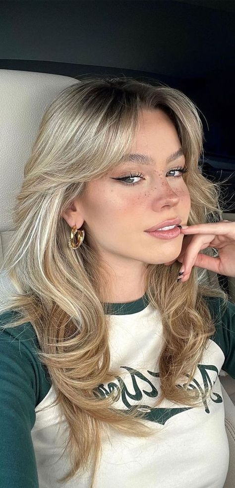 Haircuts For Long Hair With Layers, 70s Hair, Haircut Inspo, Bangs With Medium Hair, Hairstyles For Layered Hair, Blonde Hair Inspiration, Wolf Cut, Haircuts Straight Hair, Long Hair With Bangs