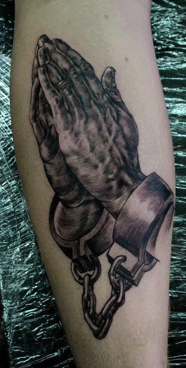 Handcuff Tattoo, Genius Tattoo, Tattoo Aftercare Tips, Praying Hands Tattoo, Blade Tattoo, Cuff Tattoo, Chain Tattoo, Cool Tattoo Drawings, Gangsta Tattoos