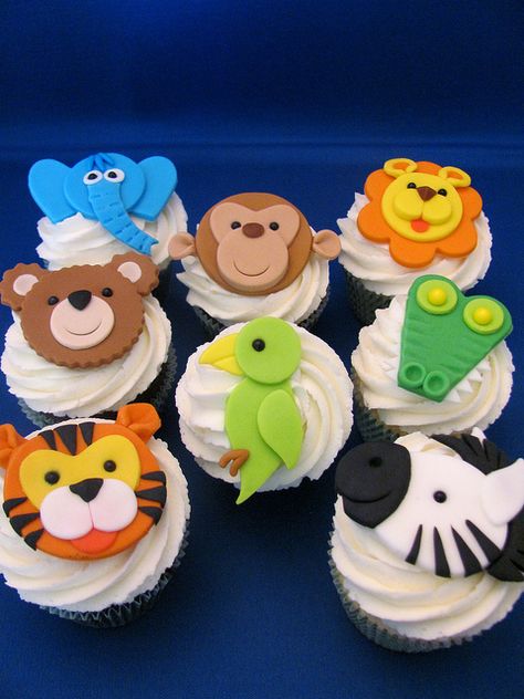 Safari animal cupcake toppers - for sale at zoeycakes.com Zoo Cupcakes, Jungle Cupcakes, Zoo Cake, Deco Cupcake, Cupcake Fondant, Kids Birthday Party Cake, Kid Cupcakes, Jungle Cake, Safari Cakes