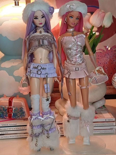 Punk Style Outfits, La Girls, Custom Barbie, Teen Trends, Bratz Inspired Outfits, Girls Support Girls, Barbie Fashionista, Barbie Diy, Doll Photography