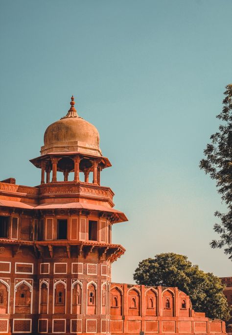 Aesthetic monuments Monument Photography, Shades Aesthetic, Nostalgic Photography, Mughal Architecture, Simple Photo, Vintage Pictures, Pretty Places, Travel Aesthetic, Photography Tips