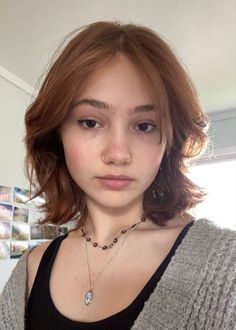 Haircut For Short Face, Arty Haircuts, Short Hair Inspo Round Face, Chin Length Hair With Face Framing, Short Cute Haircuts For Round Faces, Short Layered Hair Without Bangs, Haircut Short Hair Round Face, Above Neck Haircut, Flowy Short Hair