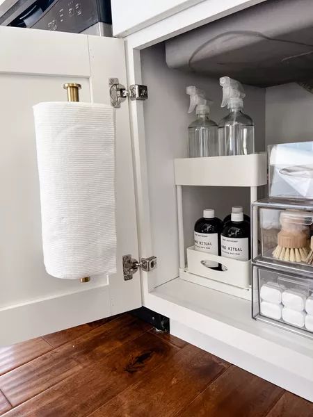 Hidden Kitchen Towel Holder, Paper Towel Bathroom Ideas, Aesthetic Paper Towel Holder, Under Sink Paper Towel Holder, Hidden Paper Towel Holder Ideas, Island Sink Organization, Hidden Paper Towel Holder, Kitchen Towel Storage, Under Sink Organization Kitchen