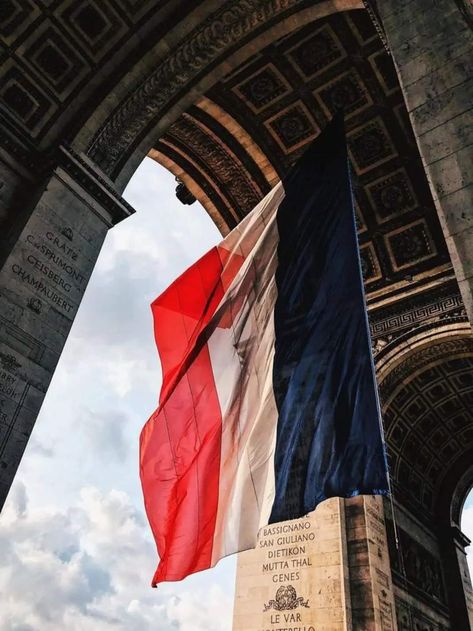 Women Representation, Flag Of France, France Flag, French Flag, Paris City, Learn French, Yemen, The Flag, City Hall