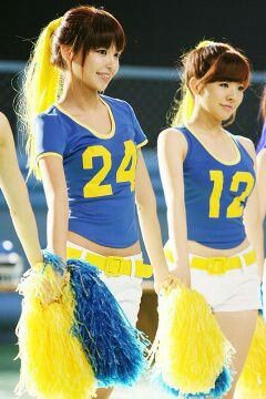 Sooyoung and Sunny Snsd Oh Outfit, Snsd Oh, Sunny Snsd, Taeyeon Jessica, Sports Meet, Cheerleader Costume, Funny Poses, Brown Eyed Girls, Soo Young