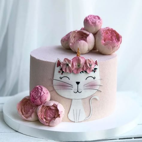 Girl Bday Cake, 40th Birthday Photo Shoot, Cat Cakes, Carlos Bakery, Celebration Food, Cake Rainbow, Shabby Chic Party, Bday Cake Ideas, Kitty Birthday Party