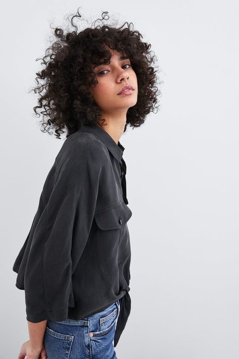 Short Curly Haircuts, Beautiful Curly Hair, Fresh Hair, Curly Hair Inspiration, Cropped Shirt, Hair Reference, Curly Hair Cuts, Short Curly Hair, Grunge Hair