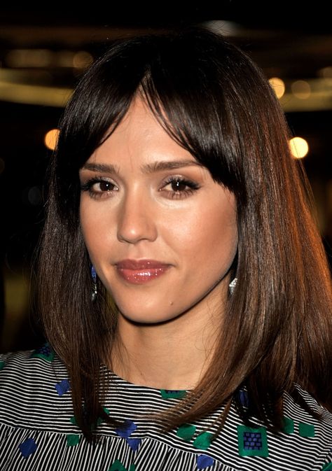 High Forehead Hairstyles, Fringe Inspiration, Forehead Hairstyles, Straight Hair Short, Haircut Options, Oval Face Bangs, Sophisticated Hair, Jessica Alba Hair, High Forehead