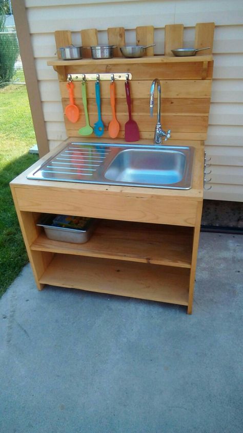 Outdoor Sink, Outdoor Kitchen Sink, Wood Working Ideas, Garden Sink, Camping Hacks Diy, Kitchen Sink Design, Kabinet Dapur, Outdoor Sinks, Woodworking Project Plans