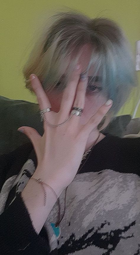 Alt goth boy Jojo Hand Pose, Hand Over Eye Pose Reference, Hand On Eye Reference, Eyes Of Heaven Pose Reference, Eyes Of Heaven Pose, Hand Over Eye Pose, Covering One Eye Pose, Jojo Eyes, Hands Covering Eyes Drawing