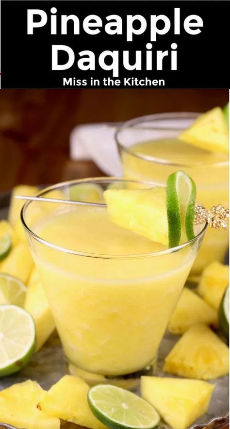 Pineapple Daiquiri, Cocktails Made With Rum, Daiquiri Cocktail, Frozen Cocktail, Tropical Drinks, Pineapple Cocktail, Punch Drinks, Homemade Cocktails, Yummy Alcoholic Drinks