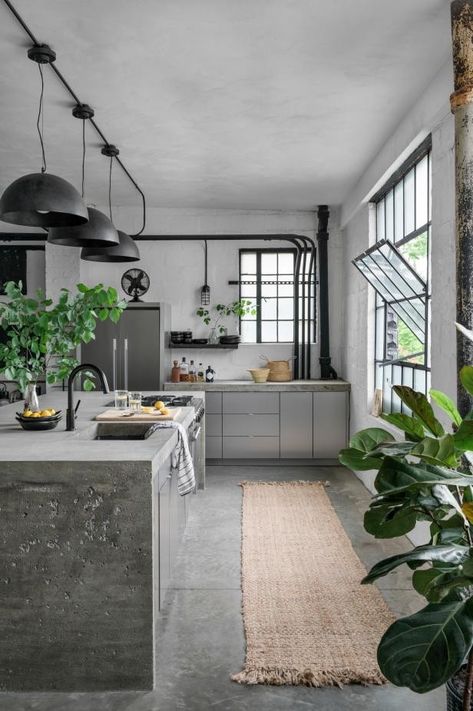 Ford Interior, Warehouse Home, Urban Kitchen, American Interior, White Interior Design, Farmhouse Remodel, Concrete Kitchen, Industrial Kitchen, Industrial House