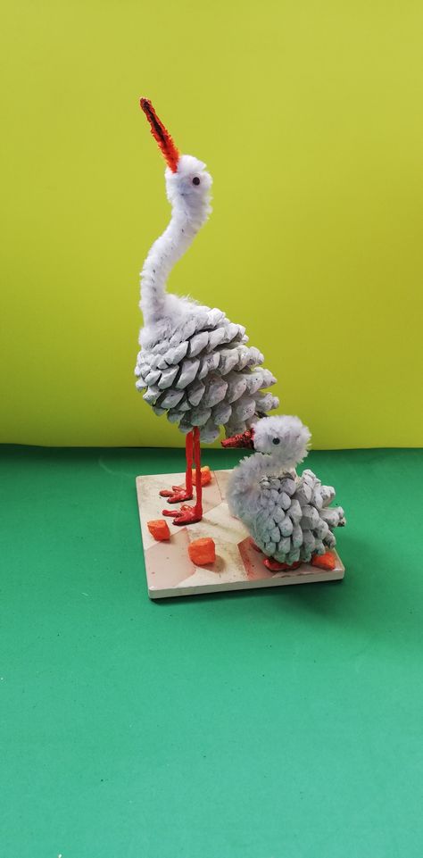 Pinecone Animal Crafts, Pinecone Birds, Pine Cone Animals, Pinecone Animals, Pinecone Crafts Kids, Pine Cone Art, Acorn Crafts, Pipe Cleaner Crafts, Handmade Christmas Crafts