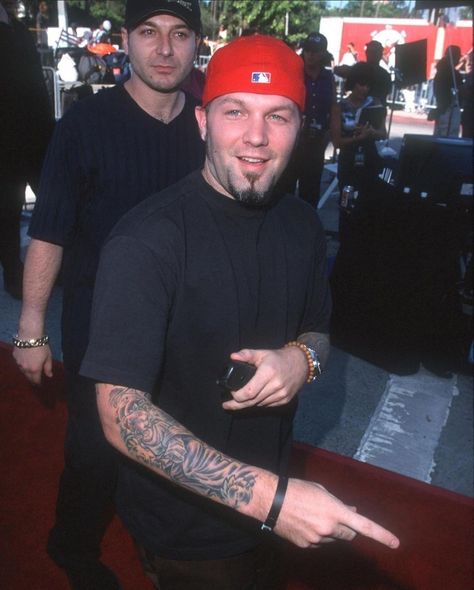 Fred Durst And Jonathan Davis Costume, Jon Davis And Fred Durst, Fred Durst 90s, Fred Durst And Jonathan Davis, Limp Biscuit, Dj Lethal, 2000s Rock Bands, Fred Durst, Jonathan Davis