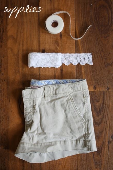 DIY lace shorts. No sewing required! Add Length To Shorts, Diy Winter Clothes, Diy Lace Shorts, Diy Lace Trim, Diy Crop Top, Clothing Upcycle, Clothing Crafts, Shorts Tutorial, Lace Trim Shorts