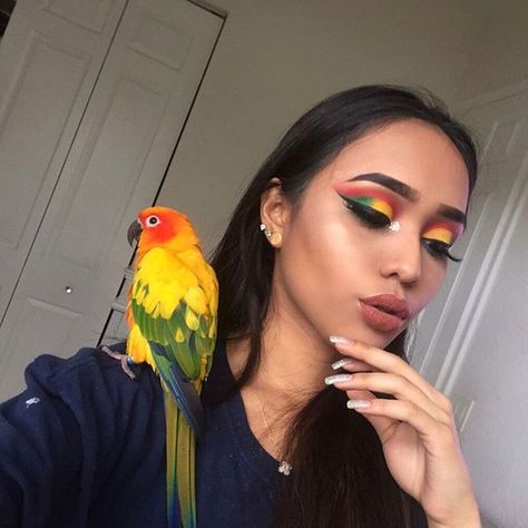 Eye Face Painting, Parrot Costume, Bird Mom, Diy Kostüm, Makeup Goals, Makeup Designs, Gorgeous Makeup, Best Face Products, Pretty Makeup