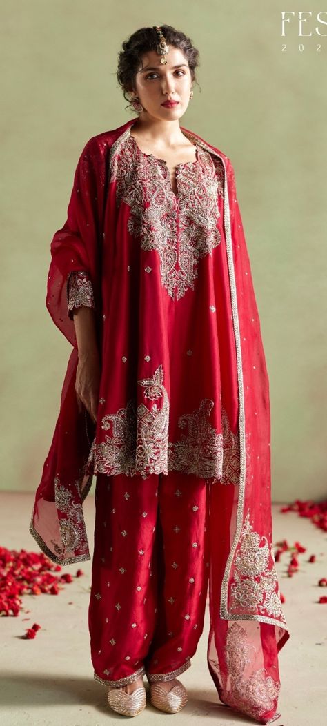 Red Bridal Suit, Punjabi Dress Design, Mrunalini Rao, Red Anarkali, Zardozi Work, Embroidered Anarkali, Gay Outfit, Punjabi Outfits, Kurta Set For Women