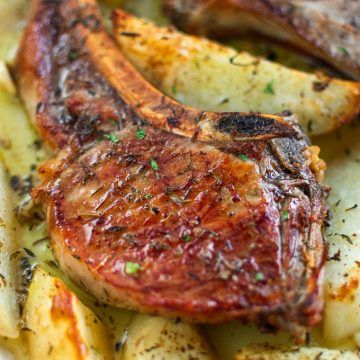 Baked Pork Chops Greek-Style - Real Greek Recipes Greek Pork Chops, Greek Pork, Baked Pork Chops Oven, Tender Pork Chops, Pork Chops And Potatoes, Cooking Pork Chops, Roasted Chicken And Potatoes, Juicy Pork Chops, Slow Cooked Lamb