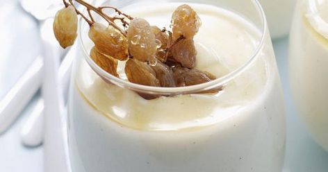 This refreshing dessert blends honey, Greek yoghurt and vanilla beans to create a treat that only takes 15 minutes to make. Yogurt Mousse Recipe, Easy Mousse, Passionfruit Mousse, Honey And Yogurt, Mousse Recipes Easy, Yogurt Mousse, Peanut Butter Mousse, Chocolate Mousse Recipe, Vanilla Beans