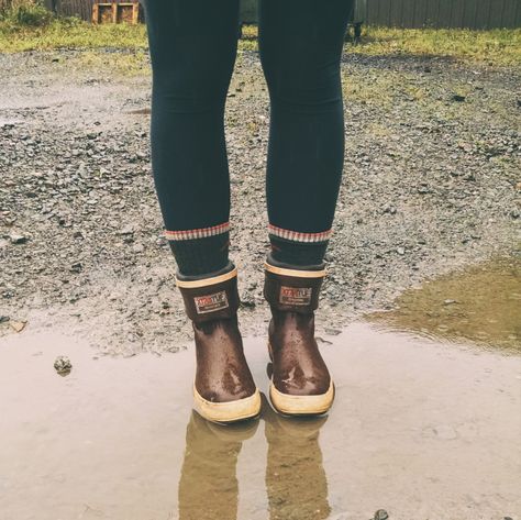 Xtratuf Boots Outfit Women, Xtratuf Boots Outfit, Alaskan Living, Xtratuf Boots, Alaska Style, Pnw Vibes, Alaska Homestead, Qatar Travel, Cute Rain Boots