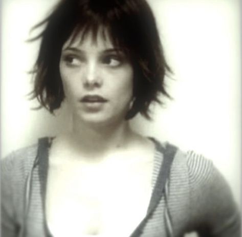 Alice Twilight, Alice Cullen, Twilight Pictures, Image Swag, Ashley Greene, Bobs Burgers, Mini Pizza, The Twilight Saga, Profile Pic