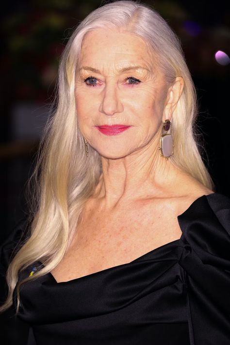 Long Silver Hair, Zoë Kravitz, Cutout Gown, Grey Hair Styles For Women, Susan Sarandon, Silver Grey Hair, Long Gray Hair, Jamie Lee Curtis, Big 5