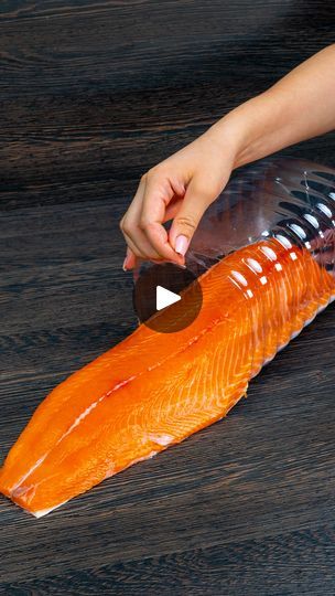 1M views · 5.6K reactions | The secret that the chefs hide! Here's how to make the most delicious salmon!

Ingredients:
salmon: 800 g (28 oz)
butter: 30 g (1.1 oz)
OVER MEDIUM FIRE: 5 MIN
OVER MEDIUM FIRE: 5 MIN
onion: 2 pc
garlic: 1 cloves
mushrooms: 200 g (7.1 oz)
salt: 4 g (0.1 oz)
black pepper: 2 g (0.1 oz)
cherry tomatoes: 200 g (7.1 oz)
spinach: 150 g (5.3 oz)
cooking cream: 250 g (8.8 oz)
lemon: 1 pc | Appetizing.tv Cooking Salmon Fillet, Appetizing Tv, Crusted Tilapia, Sliced Onion, Lean Cuisine, Meat Marinade, Fish Dinner Recipes, Cooking Cream, Easy Salmon Recipes