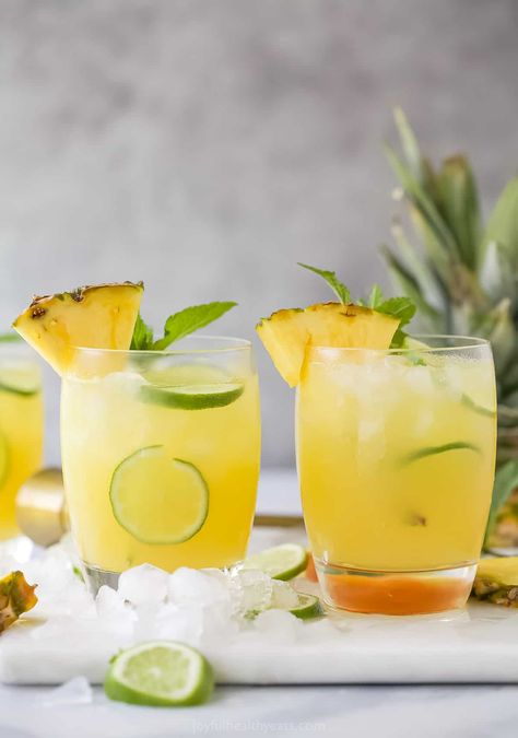 Pineapple Rum Punch, Tropical Mixed Drinks, Holiday Sangria Recipes, Rum Punch Cocktail, Red Sangria Recipes, Rum Punch Recipes, Punch Cocktails, Good Rum, Pineapple Cocktail