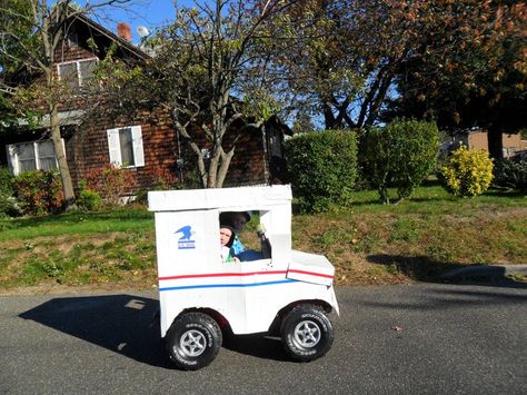 Wagon Floats, Wagon Costume, Truck Costume, Cardboard Costume, Mail Truck, Great Halloween Costumes, Going Postal, Kids Car, The Neighborhood