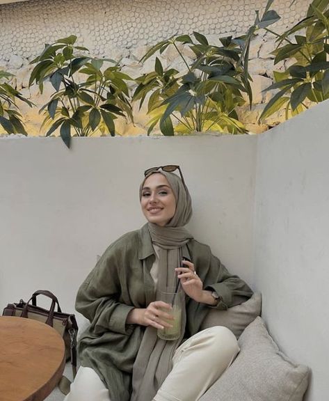 summer spring modest hijabi outfit hijab inspiration Green Top Hijab Outfit, Army Green Outfit Hijab, Light Green Blouse Outfit, Green Outfit Hijab, Hijab Outfit Inspiration, Coord Outfit, Hijabi Fashion Summer, Muslimah Fashion Casual, Aesthetic Amazon