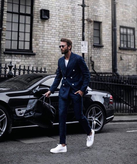 30 Dashing Suit With Sneakers Outfit To Try - Fashion Hombre