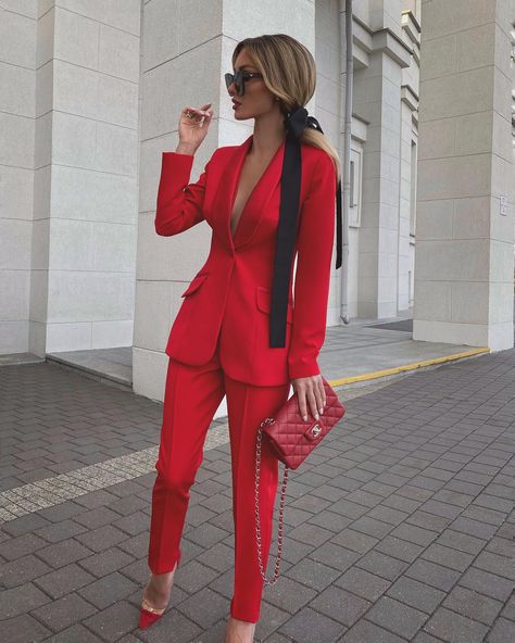 @victoria_fox0001 Look Kylie Jenner, Sport Model, Woman Suit Fashion, Red Suit, Suit Fashion, Girly Outfits, Work Attire, Elegant Outfit, Wedding Tips