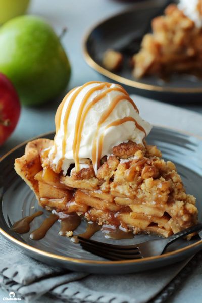 Apple Crumb Pie Apple Pie Ice Cream, Apple Crumb Pie, Crumb Pie, Pie A La Mode, All Butter Pie Crust, Pie Ice Cream, Ice Cream Pie, Apple Crumb, American Desserts