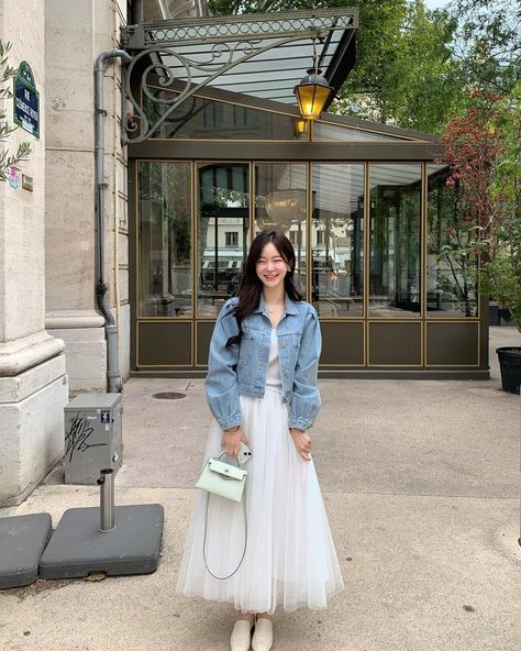 Soft Romantic Style Outfit, Outfit Casual Korea, Korea Spring Fashion, Spring Outfits Korea, Korea Outfit, Soft Feminine Outfits, Feminine Outfits, Korean Outfit Street Styles, Elegant Outfit Classy