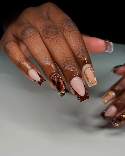 Book Tags, Funky Fingers, Brown Acrylic Nails, Gold Acrylic Nails, Gold Nail Designs, Long Acrylic Nail Designs, Cute Acrylic Nail Designs, Simple Acrylic Nails, Long Acrylic Nails Coffin