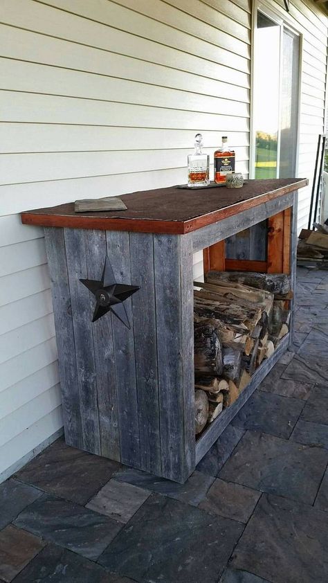 This piece of furniture doubles as both an outdoor bar counter and a firewood storage unit. Beam Ideas, Clubhouse Ideas, Campsite Decorating, Camping Landscape, Firewood Storage Indoor, Firewood Storage Outdoor, Outdoor Firewood Rack, Firewood Racks, Outdoor Glider