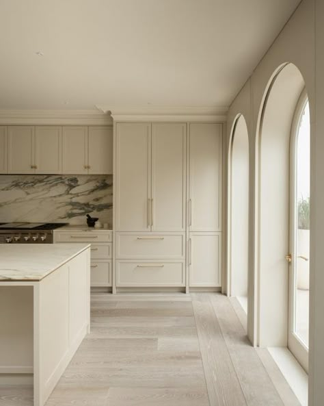 How to modernise a Rounded Arch - Direct Paint Luxe Modern Kitchen, Dining Room Arch, Arched Cabinet Kitchen, Arch Cupboard Design, Arch To Kitchen, Arch Cupboard, Arched Dining Room, Kitchen With Arches, Kitchen Arched Cabinet Doors