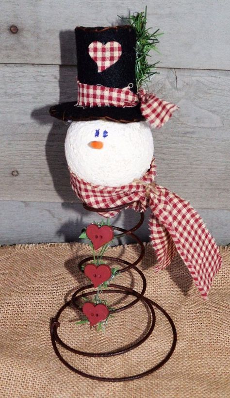 rusty the old bed spring snowman Bedspring Ideas, Bedspring Crafts, Spring Snowman, Kersfees Idees, Rusty Bed Springs, Old Bed Springs, Bed Spring Crafts, Snowmen Crafts, Bed Spring